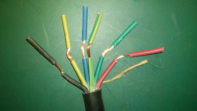 千萬(wàn)不要用這種絞線延長(zhǎng)電源