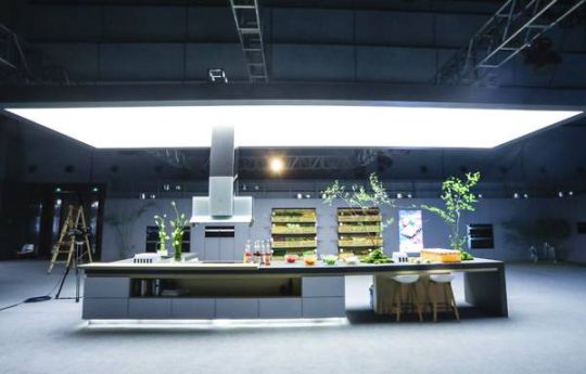 品牌產品|方太推出創新EA06中島式油煙機，重塑高端廚房生態