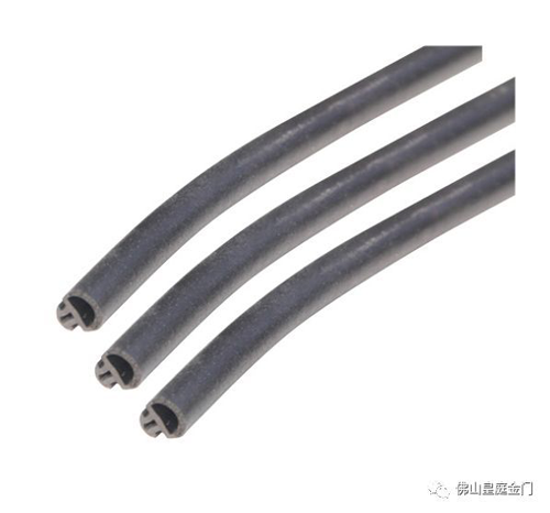 冬天寒氣逼人，不怕，這里有皇庭金門鋁合金門窗