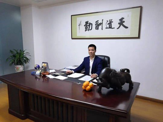 宏科機電許智健：波濤退去，勇立潮頭 