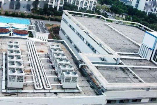 江蘇無錫衛生學校案例，空氣能熱泵機組既能供暖又能提供熱水 