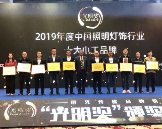 曼科“詩朗”系列新品即將上線，業界對這個老電工品牌充滿期待