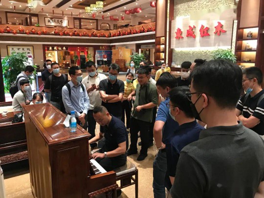 廣州中望龍騰軟件公司來(lái)到東成紅木中山總部進(jìn)行參觀(guān)