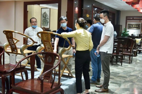 廣州中望龍騰軟件公司來(lái)到東成紅木中山總部進(jìn)行參觀(guān)